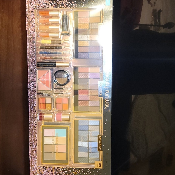 Makeup - Picture 3 of 3